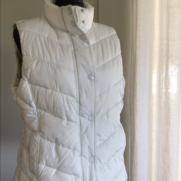 GAP Jackets & Blazers - GAP White puffer vest